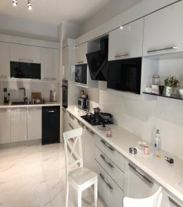 AKRİLİK MUTFAK DOLABI 